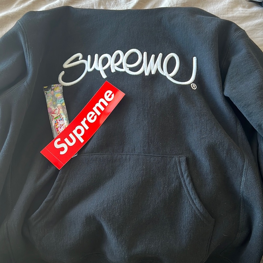 SUPREME HOODIE